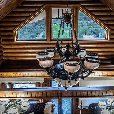 *2 Bdr Log House /mountains/queen Bed/fireplace * Gourri