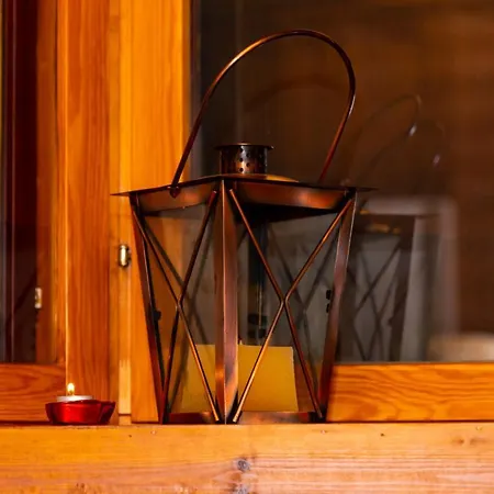 *2 Bdr Log House /mountains/queen Bed/fireplace *