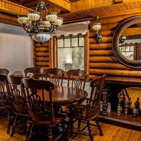 *2 Bdr Log House /mountains/queen Bed/fireplace בית נופש