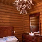 *2 Bdr Log House /mountains/queen Bed/fireplace Ferienhaus