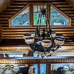 *2 Bdr Log House /mountains/queen Bed/fireplace * Gourri