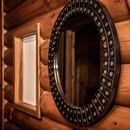 *2 Bdr Log House /mountains/queen Bed/fireplace * Gourri