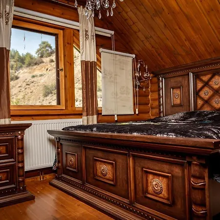 Semesterbostad *2 Bdr Log House /mountains/queen Bed/fireplace *