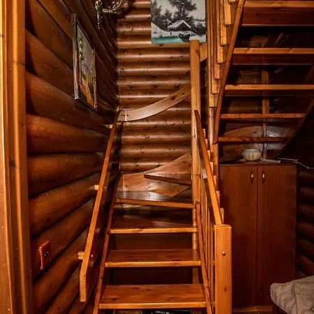 Semesterbostad *2 Bdr Log House /mountains/queen Bed/fireplace *